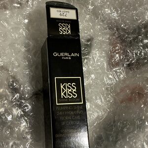Guerlain KissKiss Shine Bloom Lipstick - Daisy Red